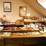 Le Hotel